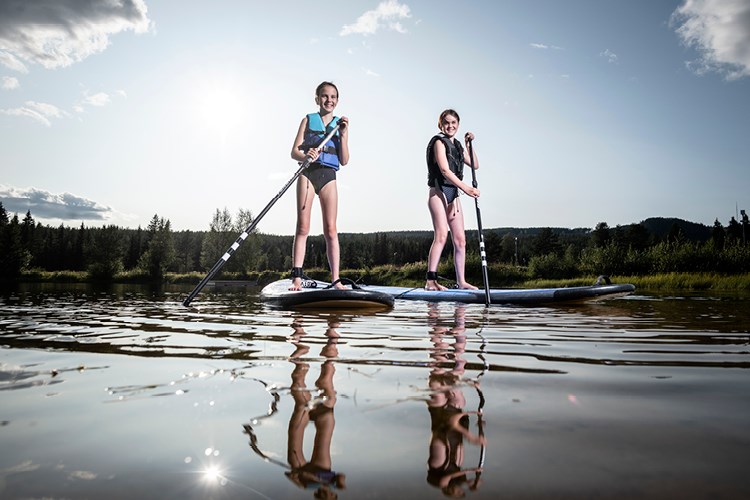 Stand Up Paddelboard även kallad SUP är en ett bra alternativ till kanot, här tränar du hela kroppen