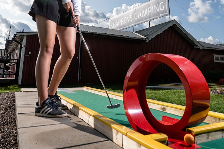 Spela minigolf i Kläppen en aktivitet som passar hela familjen. Minigolf i Sälen