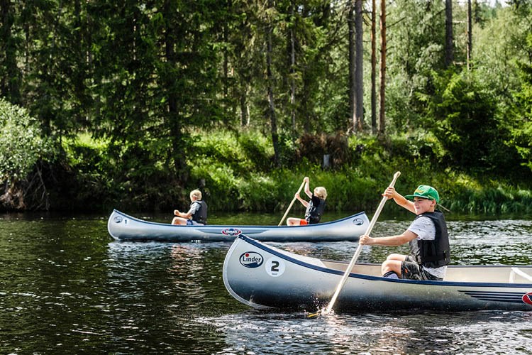 Hyr kanot på Kläppens camping och paddla längst vackra Västerdalälven