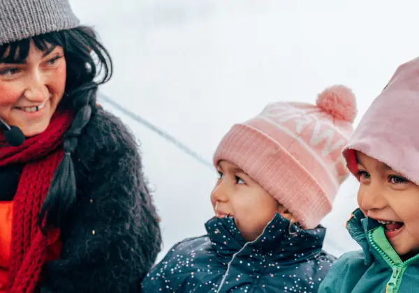 Trolle and Trolla for a high five on the slope