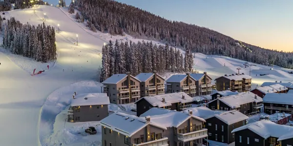 Stugby mitt i pisten