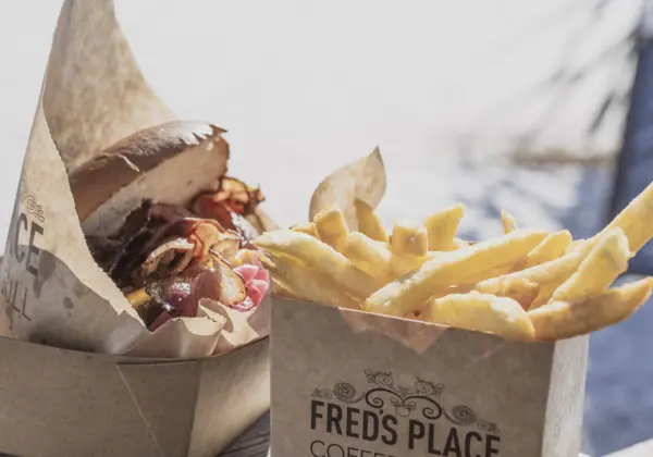 En bild på en hamburgare