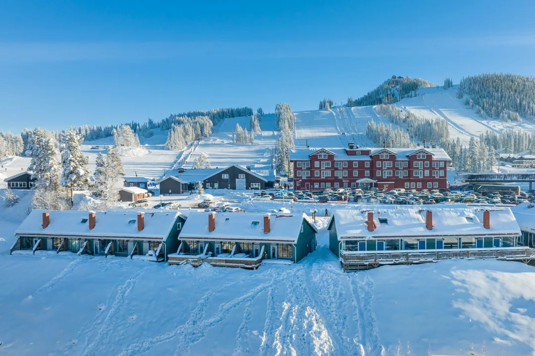 an image of lodging near the slope