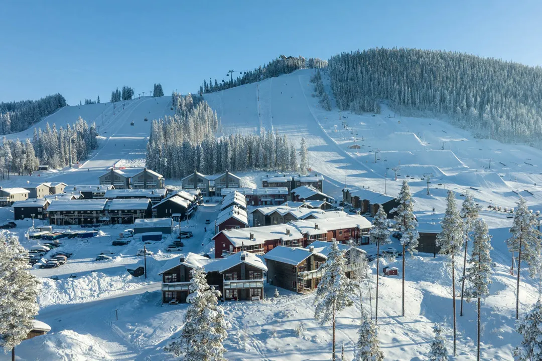 Stugby mitt i pisten